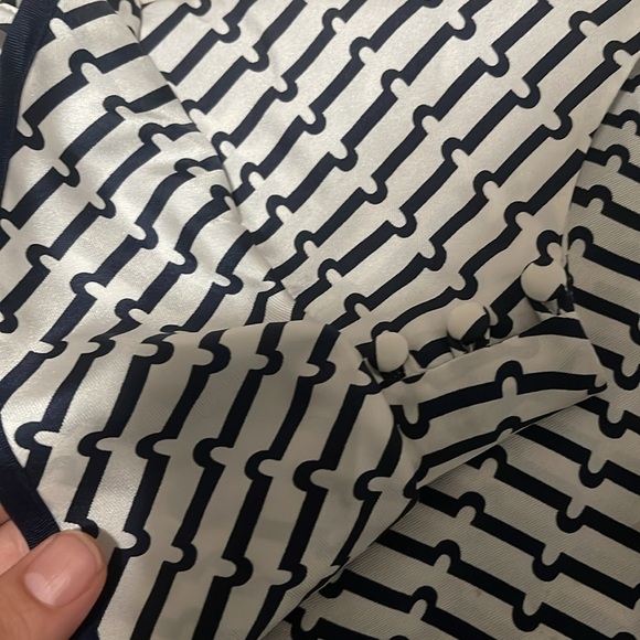 THE SKYE TOP
Elizabeth McKay - Picture 6 of 10